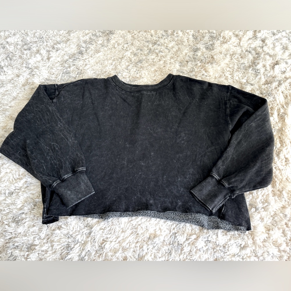 Cropped crewneck ✨